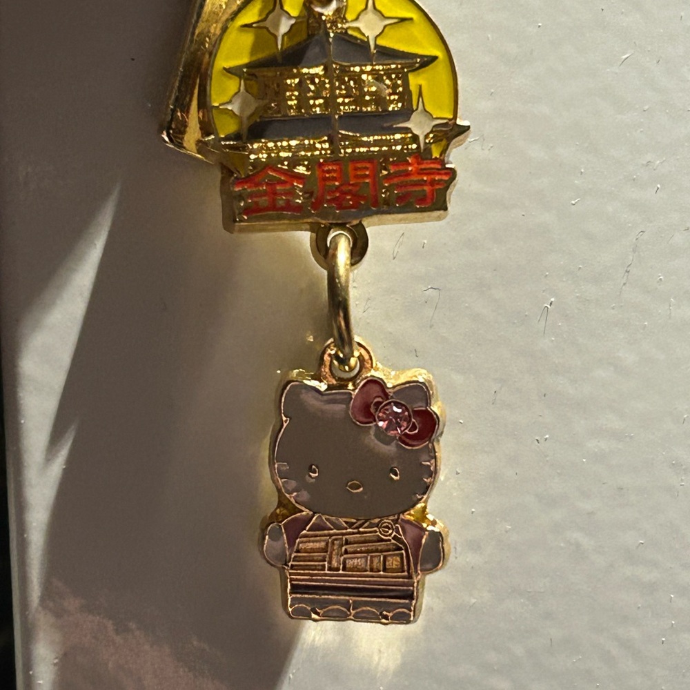 Hello Kitty Charm Keychain - Picture 2 of 3